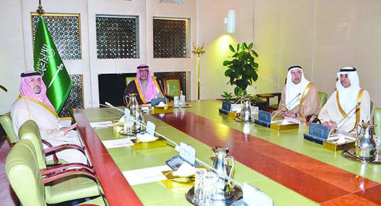 الأمير مقرن يوجه بتحقيق مبادئ استدامة تصاميم المباني بالرياض