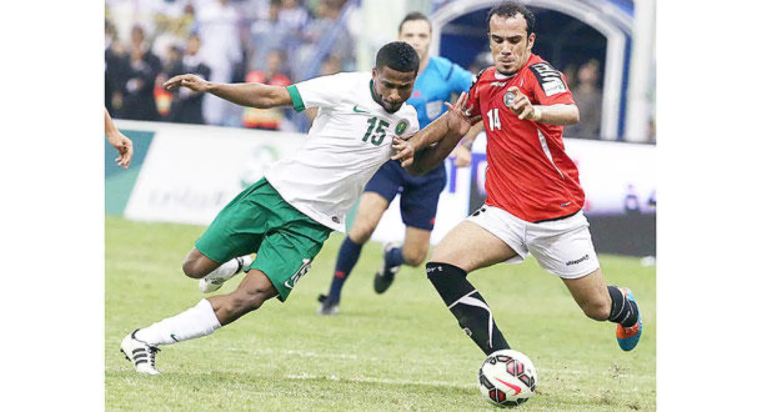 من مباراة الأخضر واليمن أول من أمس (تصوير: سعد العنزي)