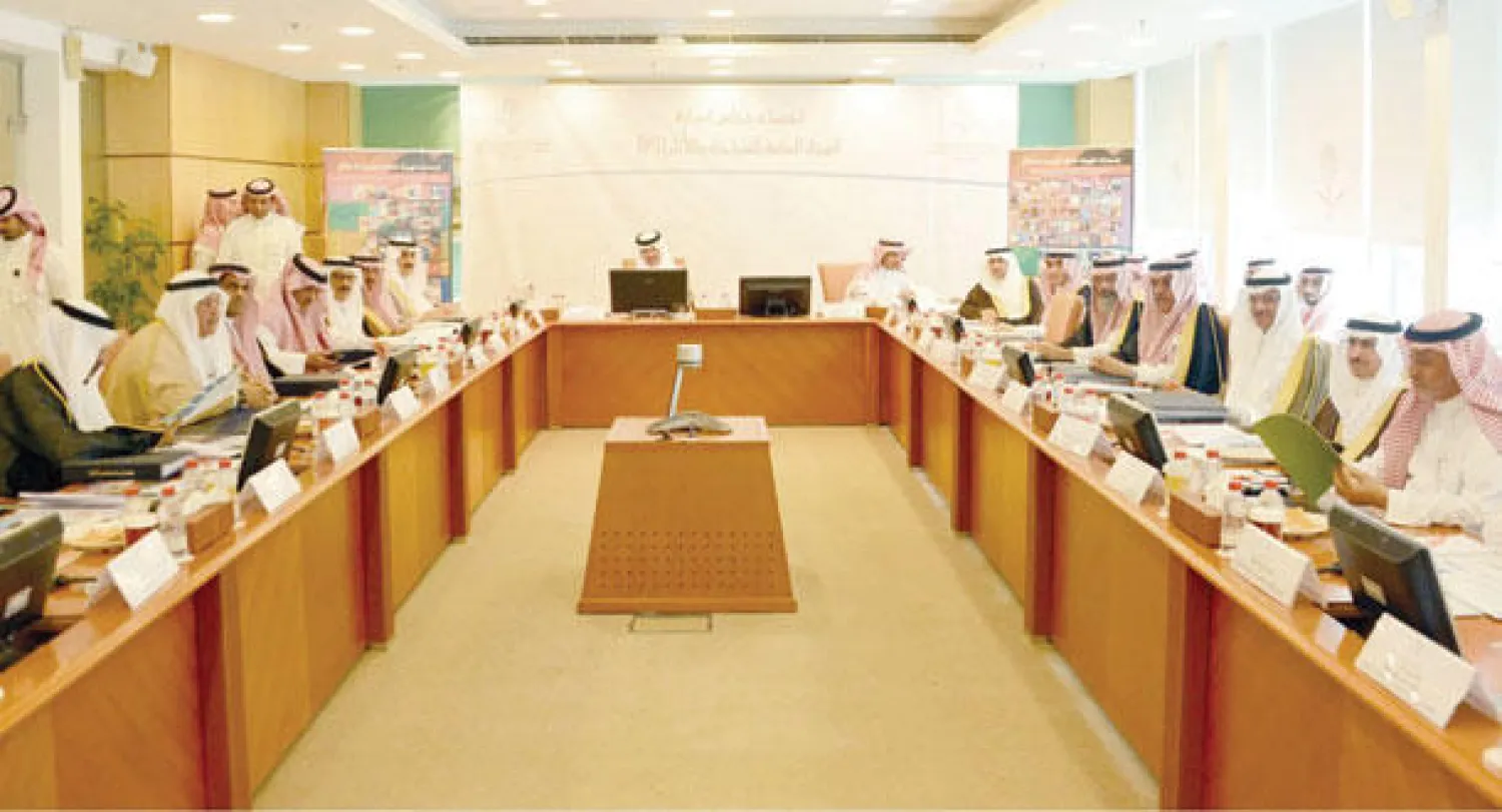 الأمير سلطان بن سلمان خلال ترؤسه اجتماع مجلس إدارة الهيئة العامة للسياحة والآثار («الشرق الأوسط»)