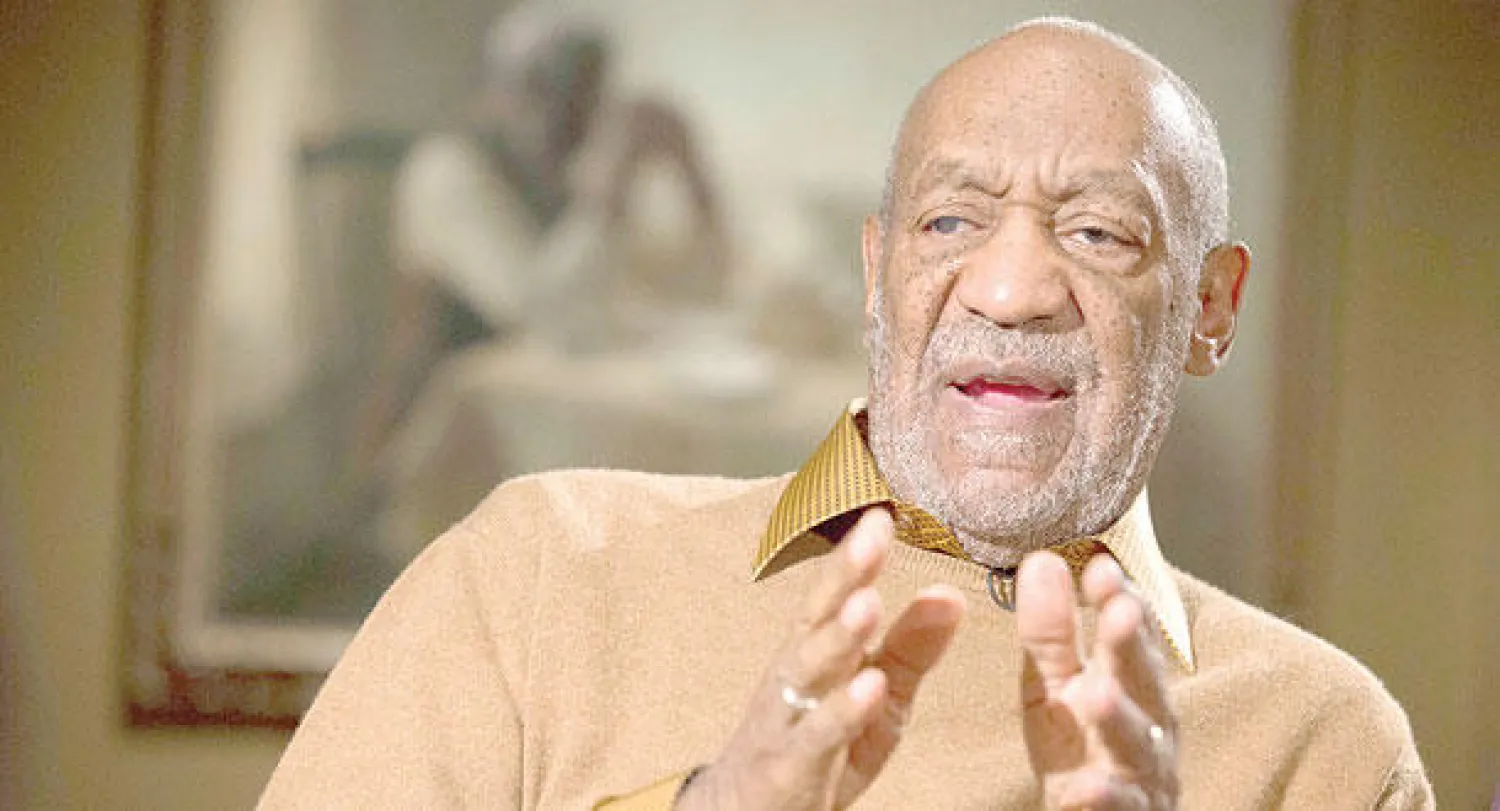 في إذاعة «إن بي آر» سئل بيل كوسبي 3 مرات للرد على هذه الاتهامات وفي الـ3 مرات رفض كوسبي أن يقول أي شيء وظل يهز رأسه (أ.ب)