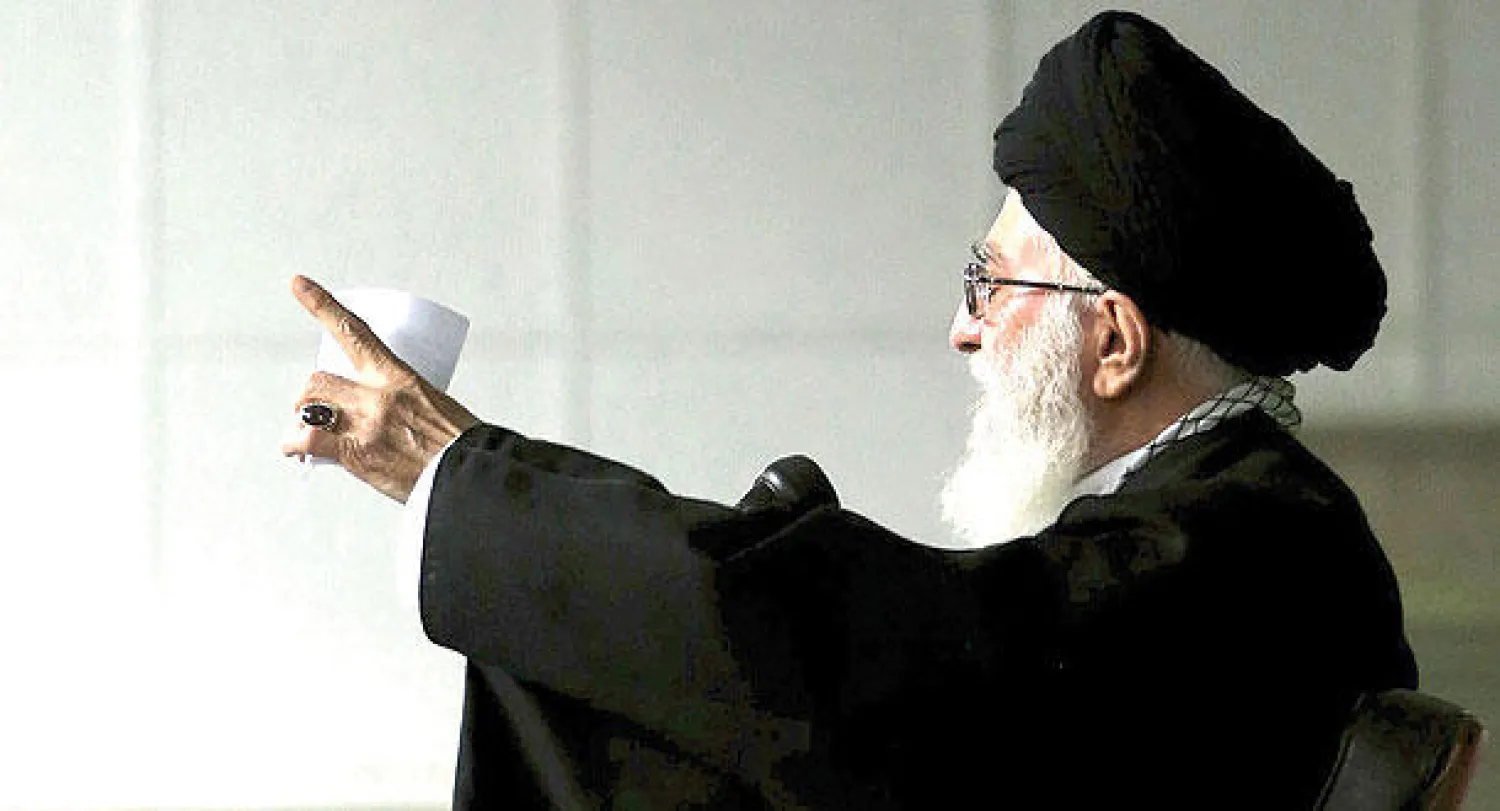 خامنئي خلال لقائه مع رجال دين في طهران أمس (أ.ب)