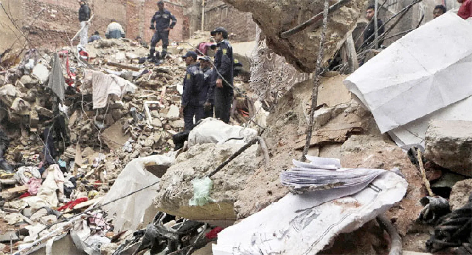 15 قتيلا في انهيار عقار بحي شعبي في القاهرة