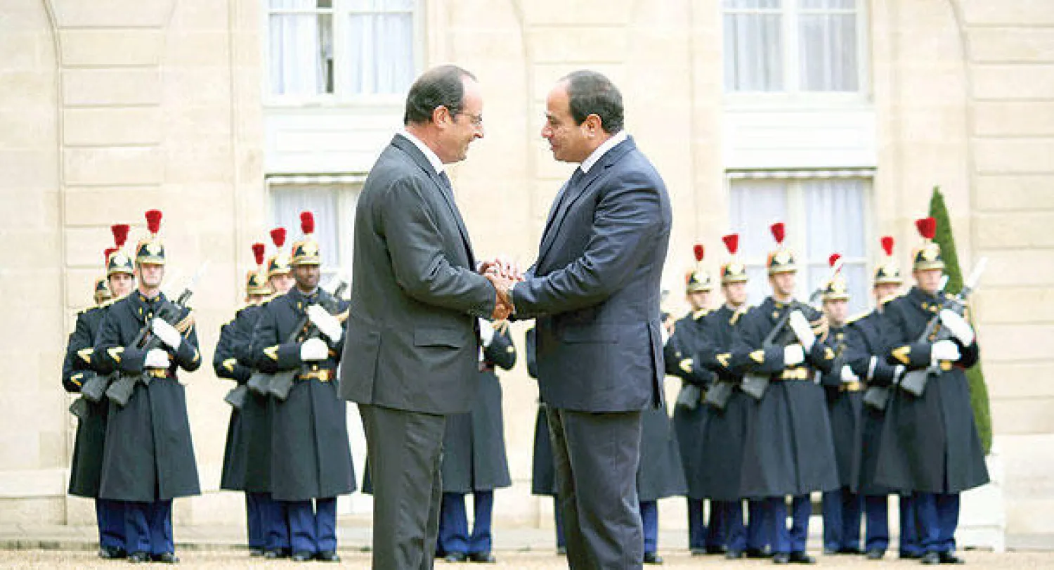 الرئيس الفرنسي فرنسوا هولاند لدى استقباله الرئيس عبد الفتاح السيسي («الشرق الأوسط»)
