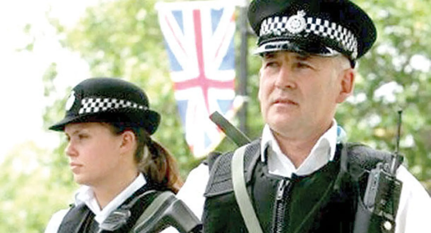 يشمل القانون الجديد الذي تنوي الحكومة البريطانية تمريره هذا الأسبوع إجراءات منها سحب جوازات سفر المشتبه بهم