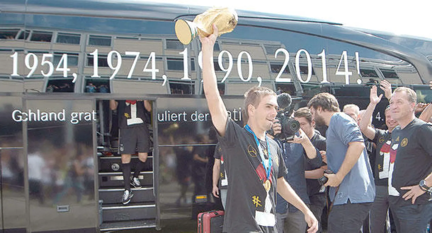 لام الذي قاد ألمانيا لحصد كأس العالم واعتزل دوليا يتطلع لجائزة الأفضل