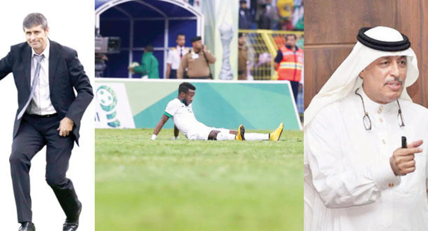 عبد اللطيف بخاري   -  الحسرة بادية على لاعب المنتخب السعودي بعد نهائي كأس الخليج  -  لوبيز