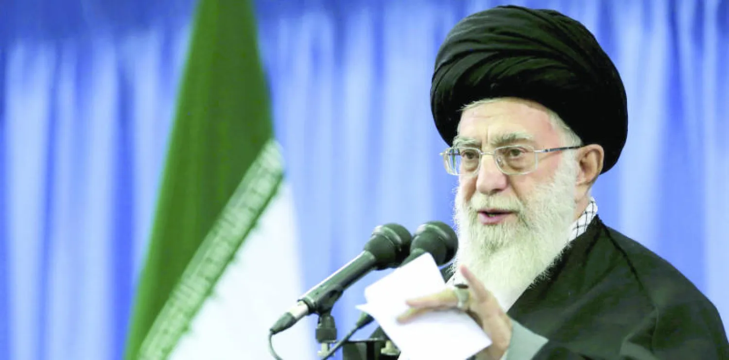 المرشد الأعلى خامنئي خلال خطابه أمام قيادة ميليشيا «الباسيج» في طهران أمس (أ.ب)