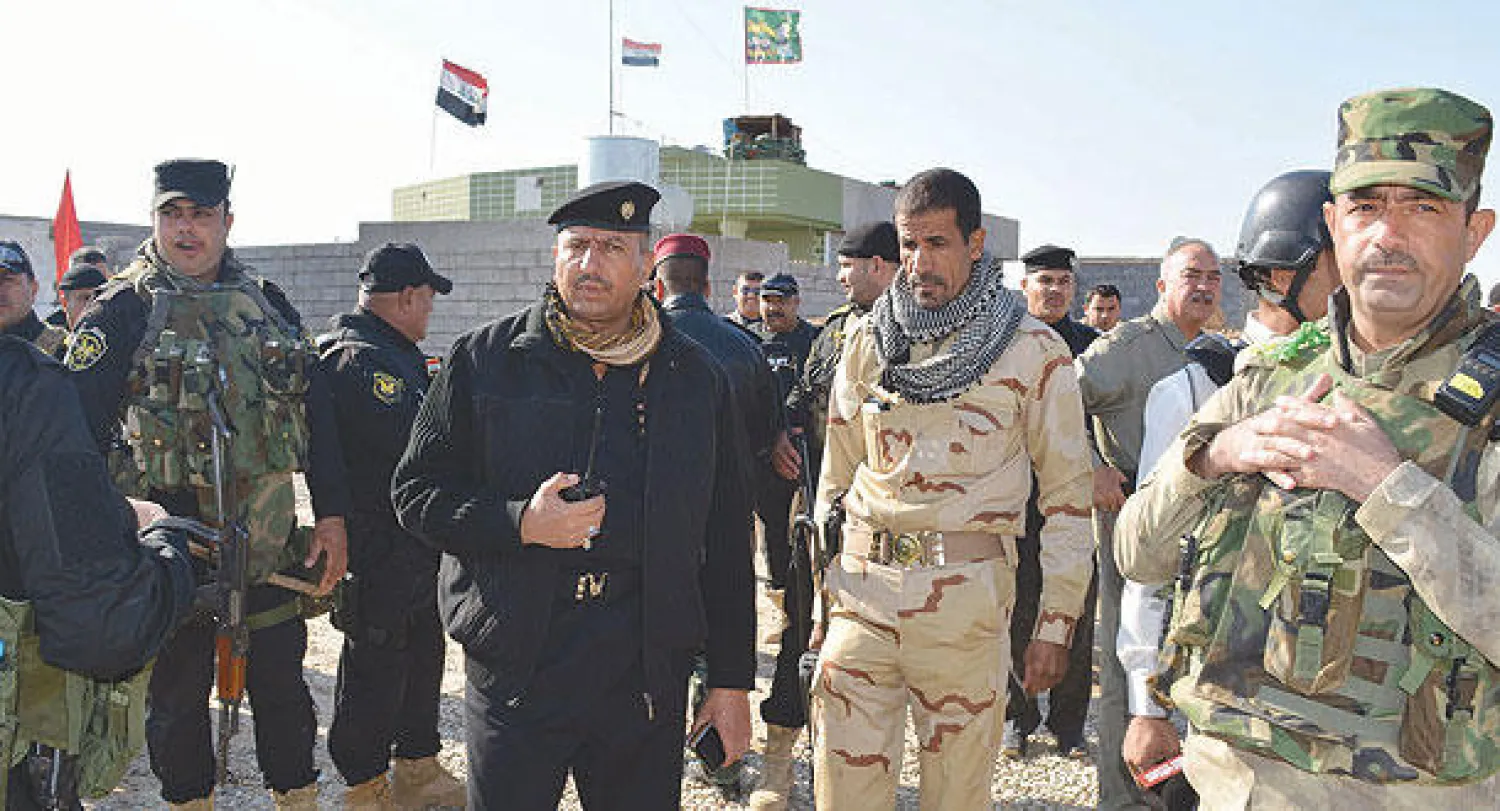 متطوعون في (الجهد الشعبي) لدعم القوات العراقية في قتالها ضد «داعش» (أ.ب.ف)