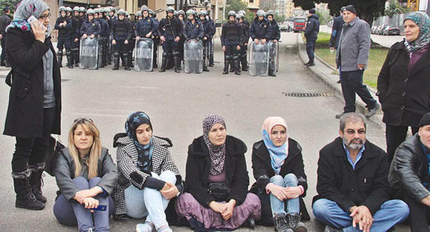 جانب من اعتصام أهالي العسكريين المخطوفين في بيروت (إ.ب.أ)