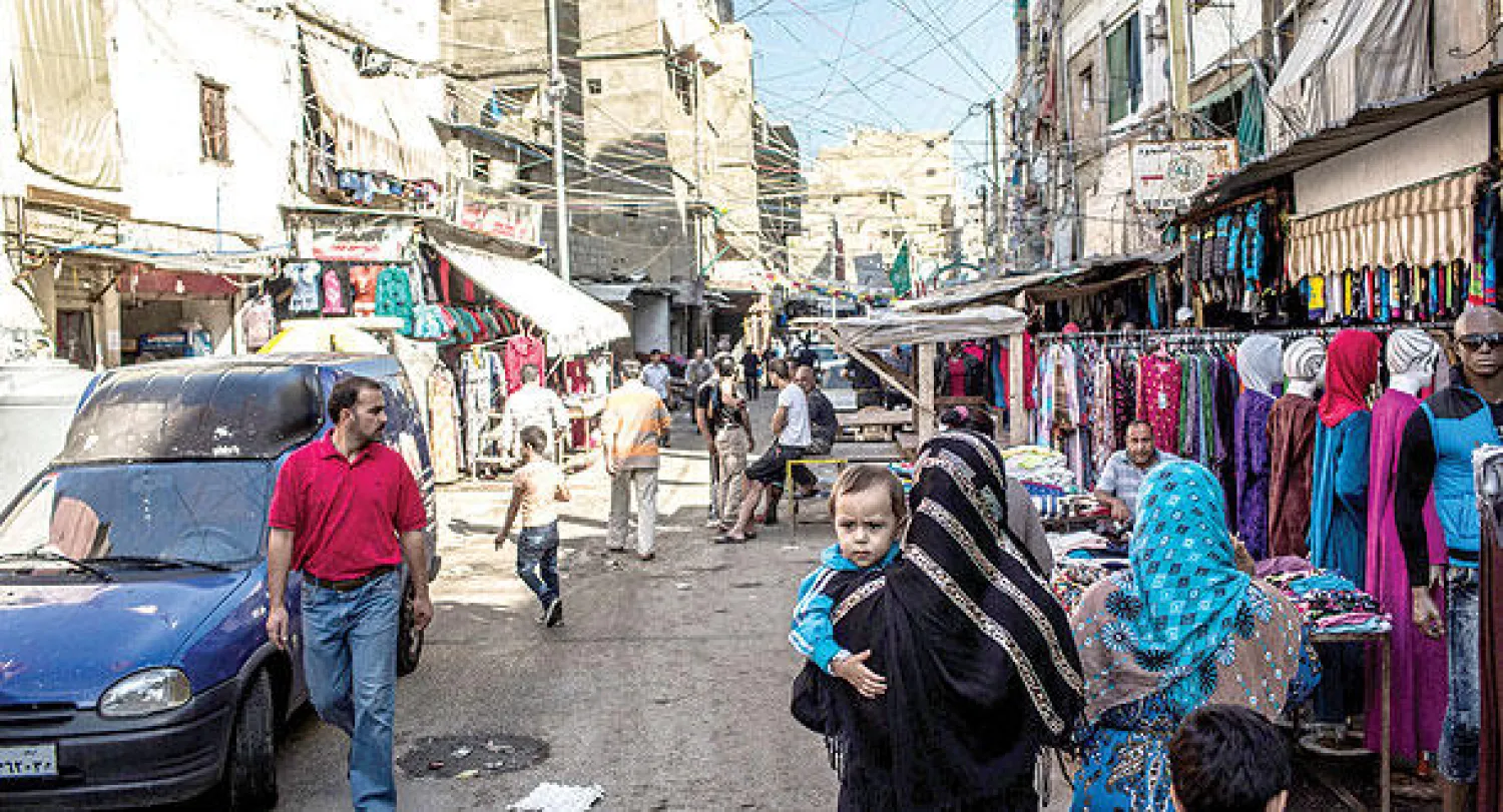 جانب من السوق الرئيسية في مخيم شاتيلا للاجئين الفلسطينيين ({نيويورك تايمز})