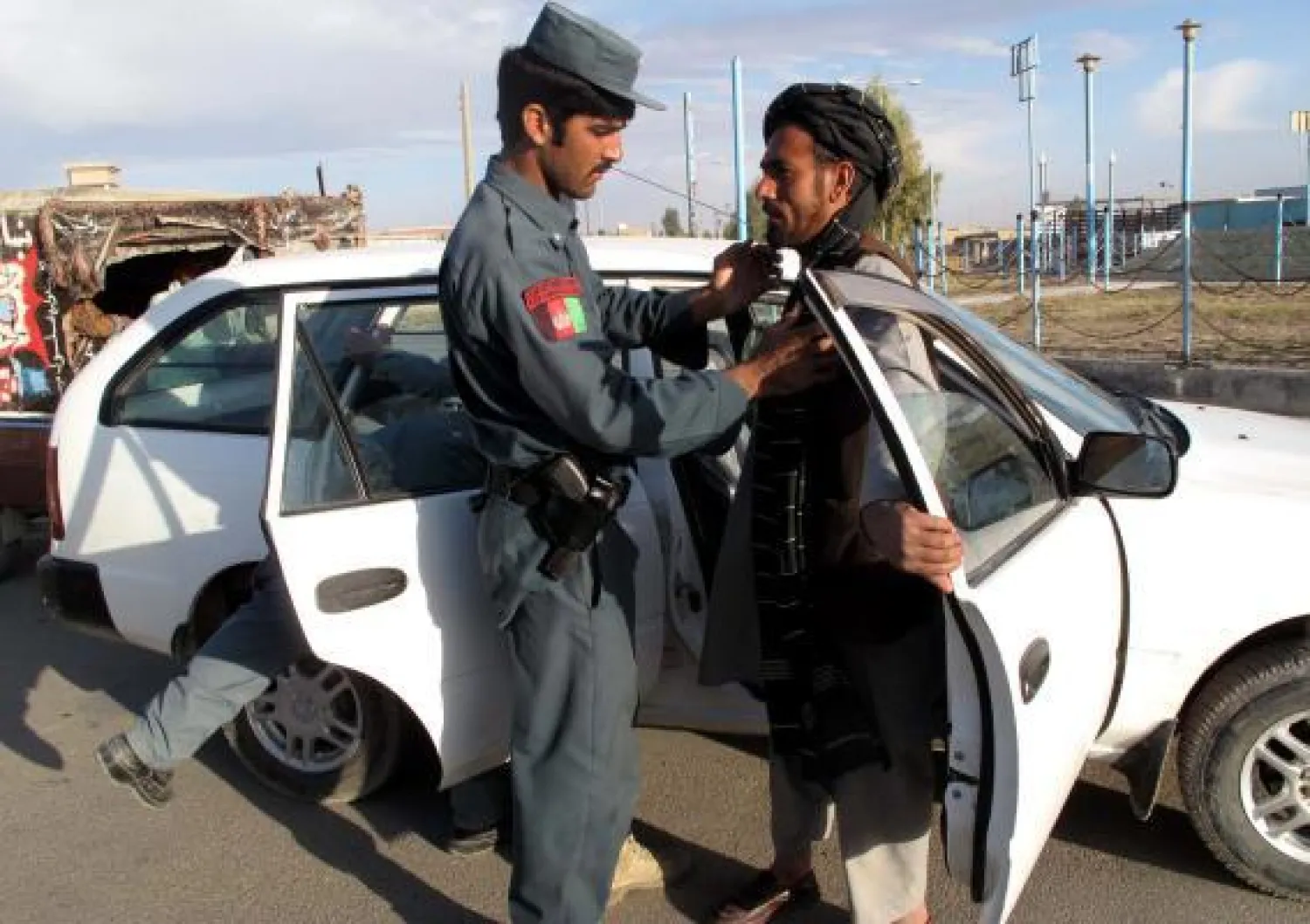 طالبان تهاجم مجمعا أجنبيا في كابل