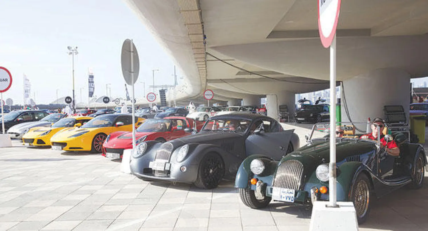 جانب من موكب السيارات الذي حقق رقما قياسيا جديدا («الشرق الأوسط»)