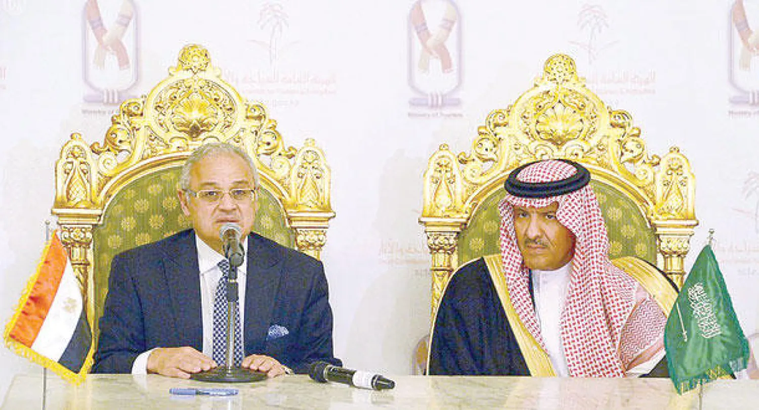 الأمير سلطان بن سلمان ويبدو إلى جواره وزير السياحة المصري هشام زعزوع («الشرق الأوسط»)