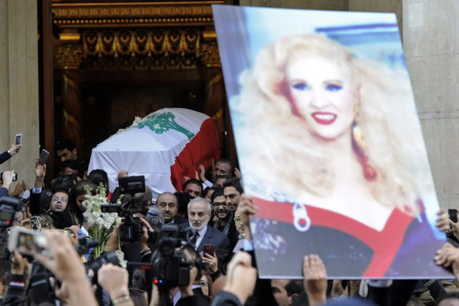 تشييع الشحرورة لمثواها الأخير على أنغام الموسيقى