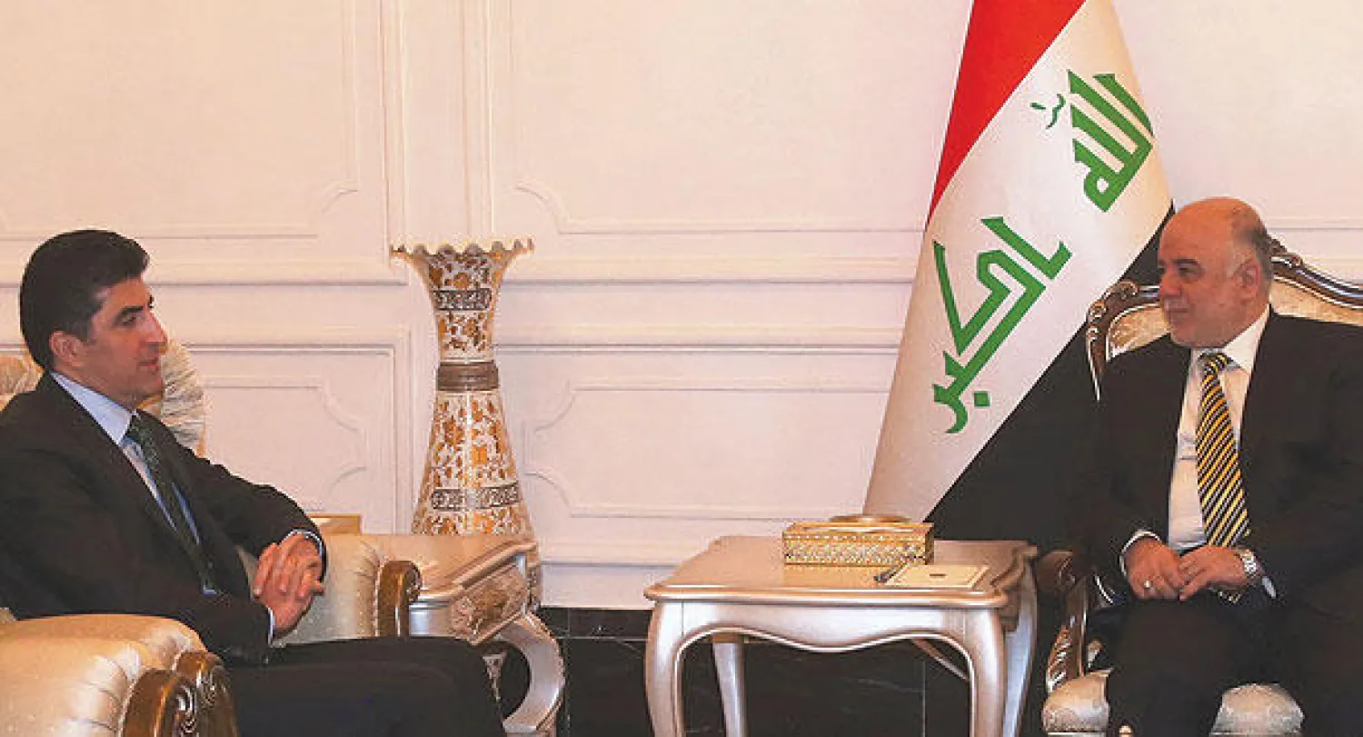 صورة من موقع رئاسة الوزراء العراقية لرئيس الوزراء حيدر العبادي لدى استقباله أمس رئيس حكومة إقليم كردستان نيجيرفان بارزاني