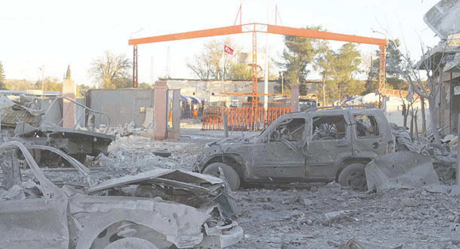 سيارات دمرها تفجير انتحاري من «داعش» على معبر تركي ـــ سوري أول أمس (أ. ف. ب)