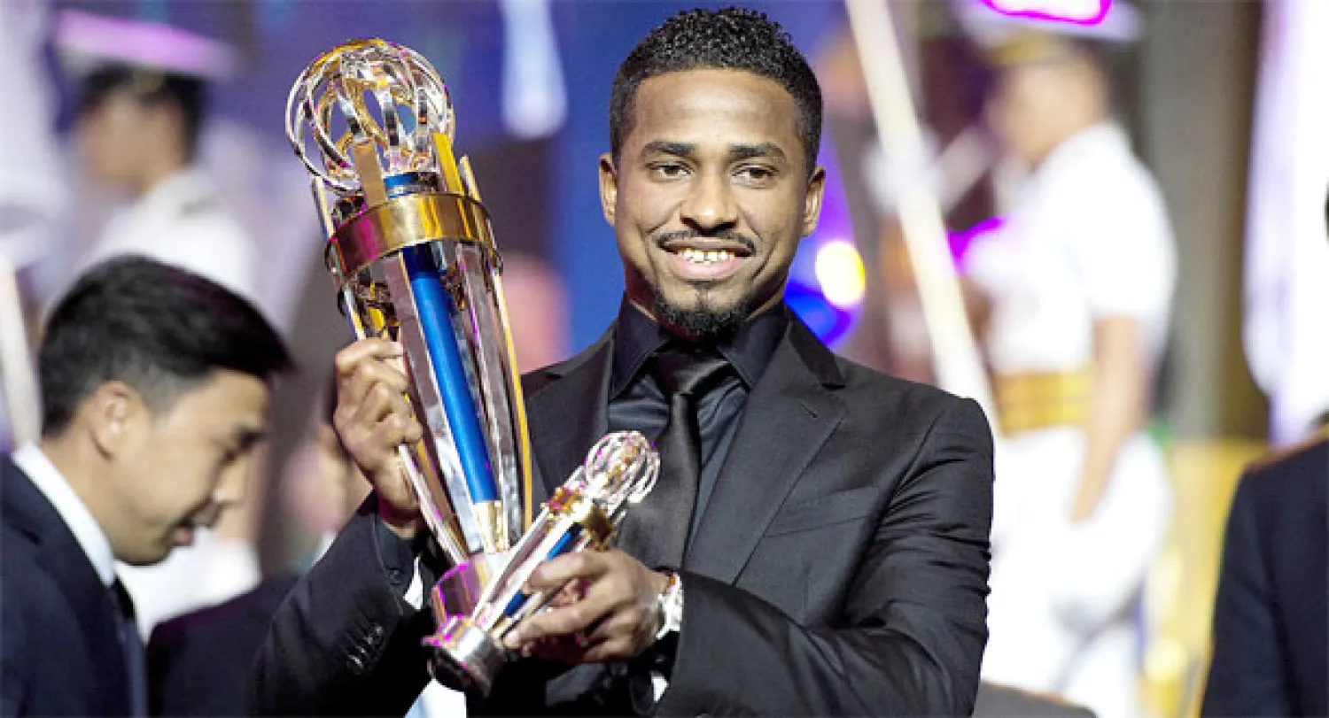 الشمراني يضمد جراح الكرة السعودية بجائزة أفضل لاعب آسيوي