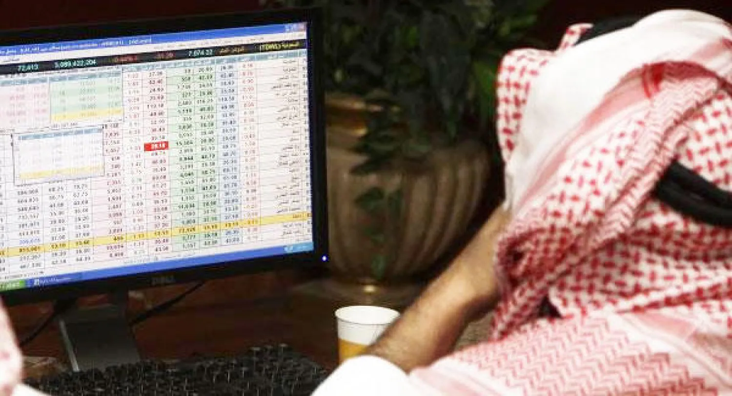 النفط يهبط بـ«الأسهم السعودية» إلى أدنى مستوياتها منذ عام