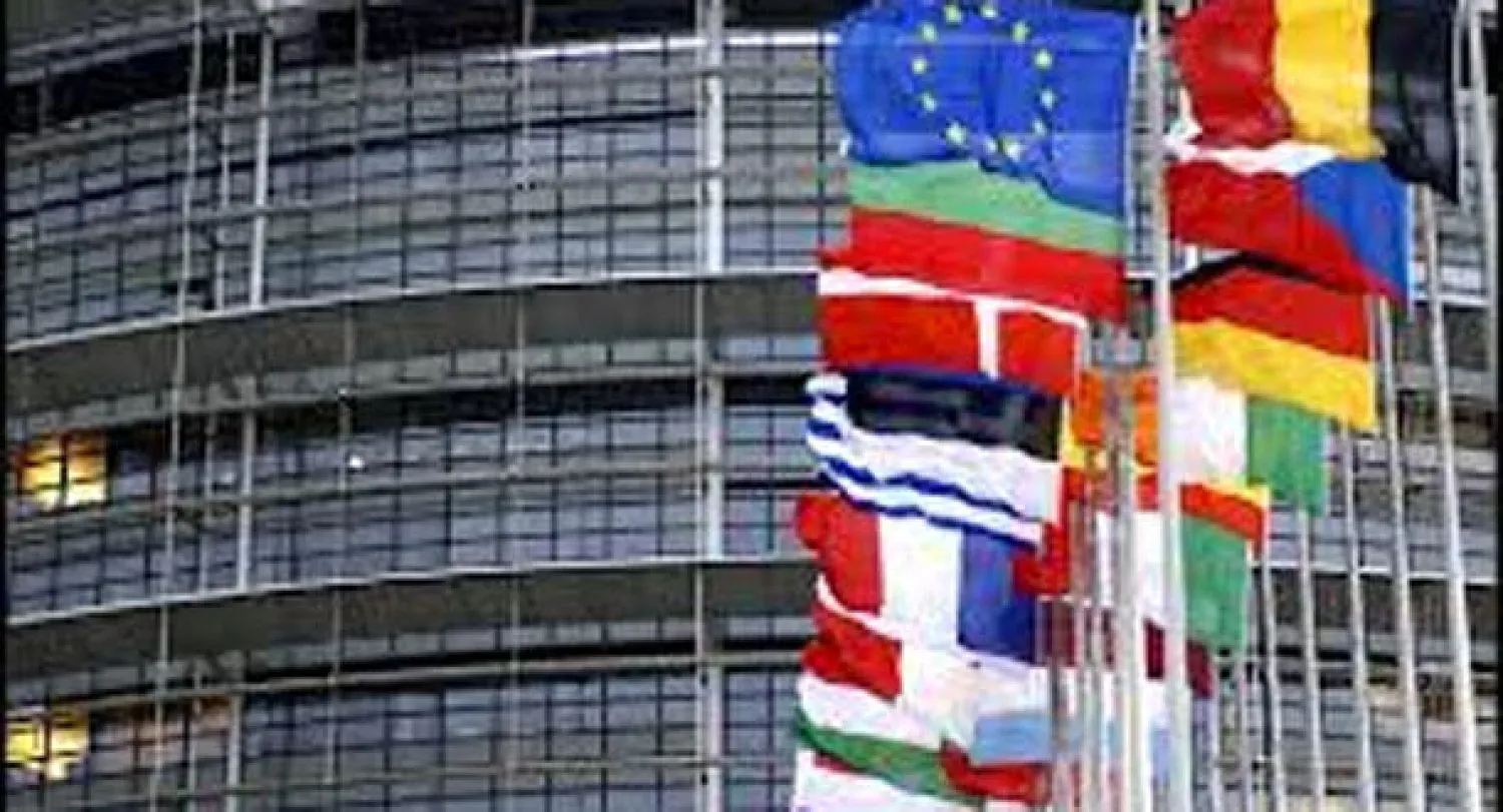 وزراء مالية منطقة اليورو يبحثون شروط تقديم مساعدات لأثينا