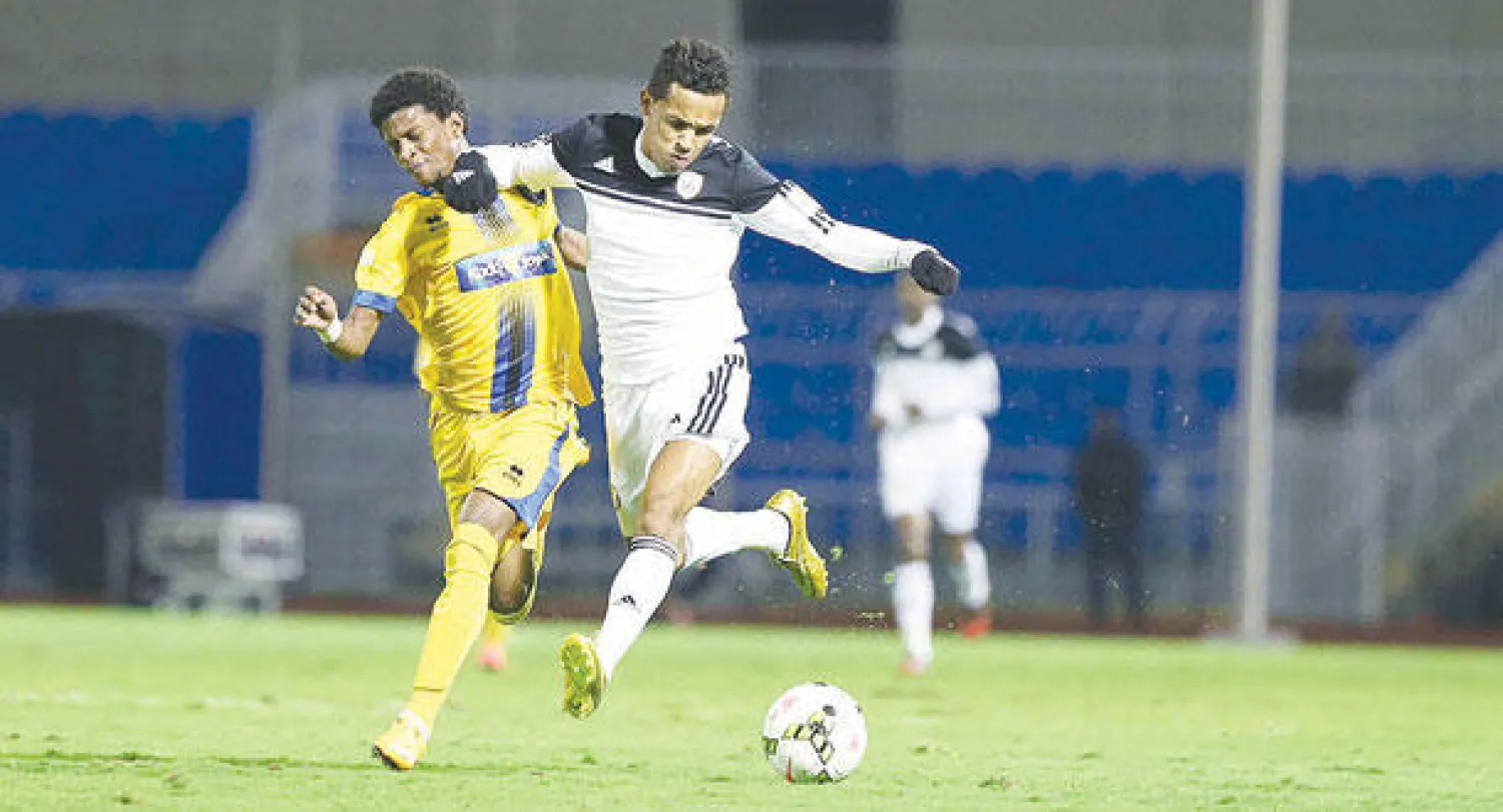 رافينها يقود هجمة شبابية على مرمى التعاون (تصوير: علي العريفي)