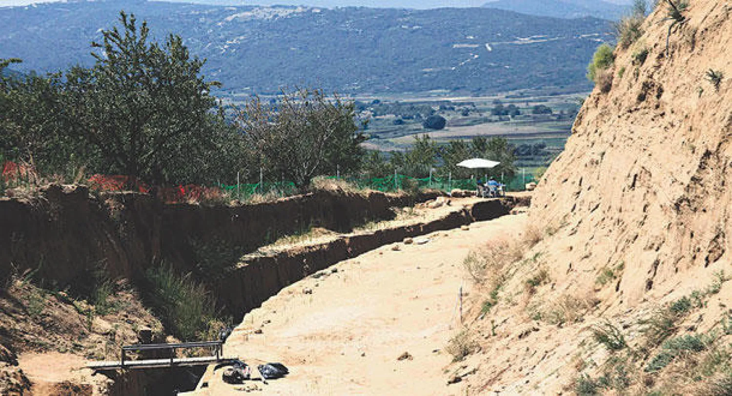 أماكن الحفريات في قرية أمفيبوليس الجبلية