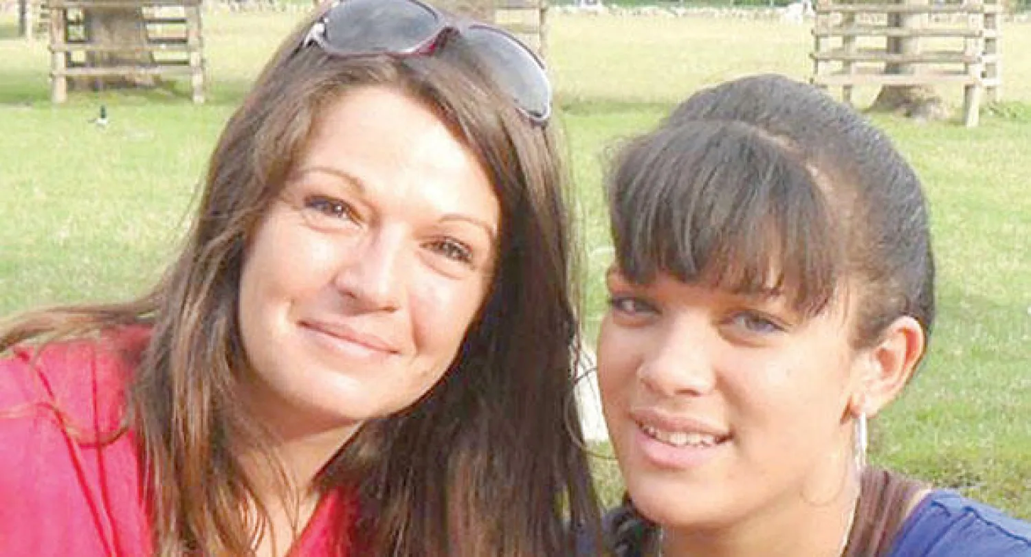 الأم صاحبة الدعوى وابنتها المفترضة