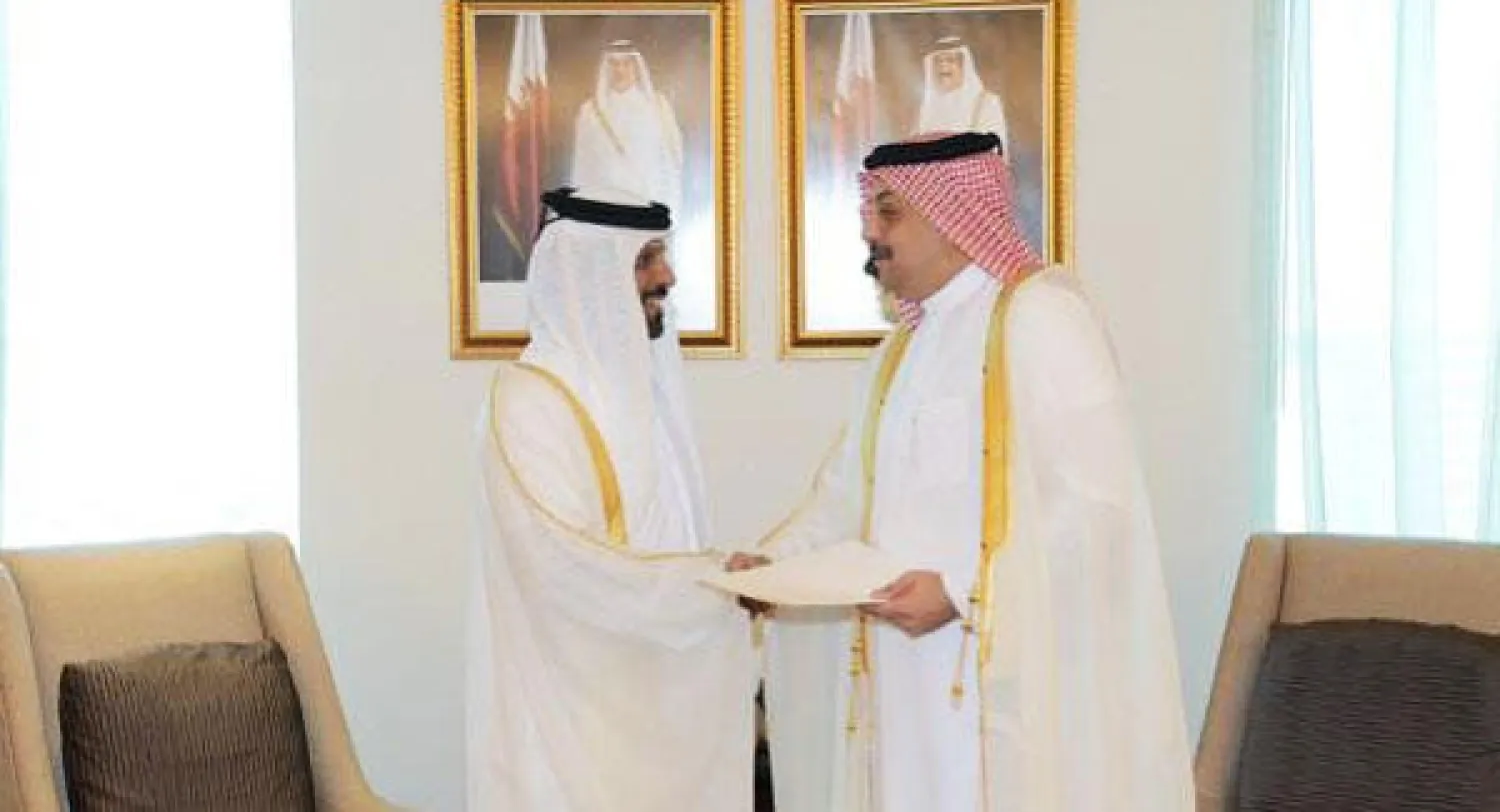 وزير الخارجية القطري يتسلم نسخة من أوراق اعتماد السفير الإماراتي