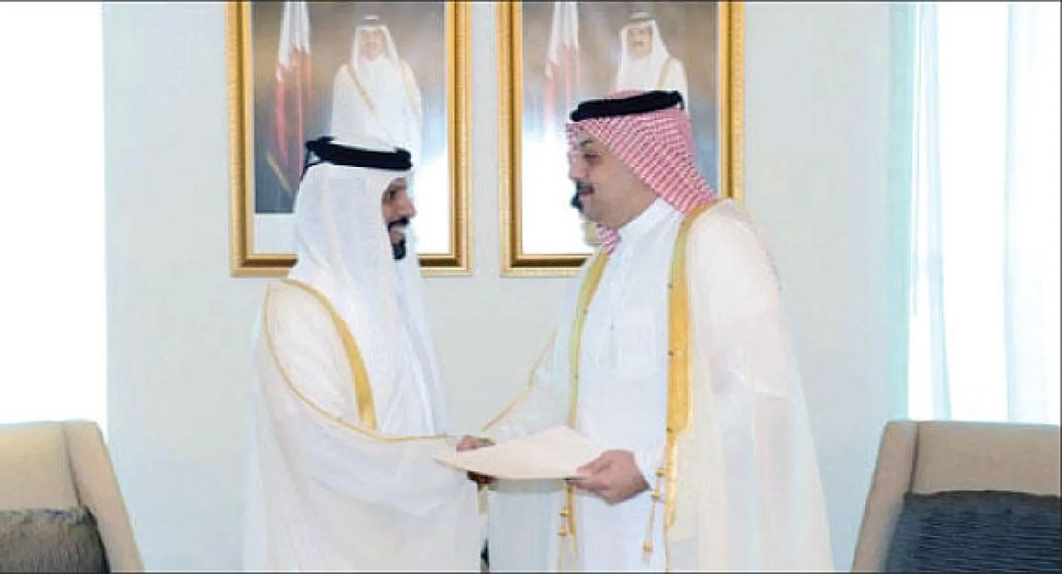 وزير الخارجية القطري يتسلم أوراق اعتماد السفير الإماراتي  في الدوحة أمس (قنا)