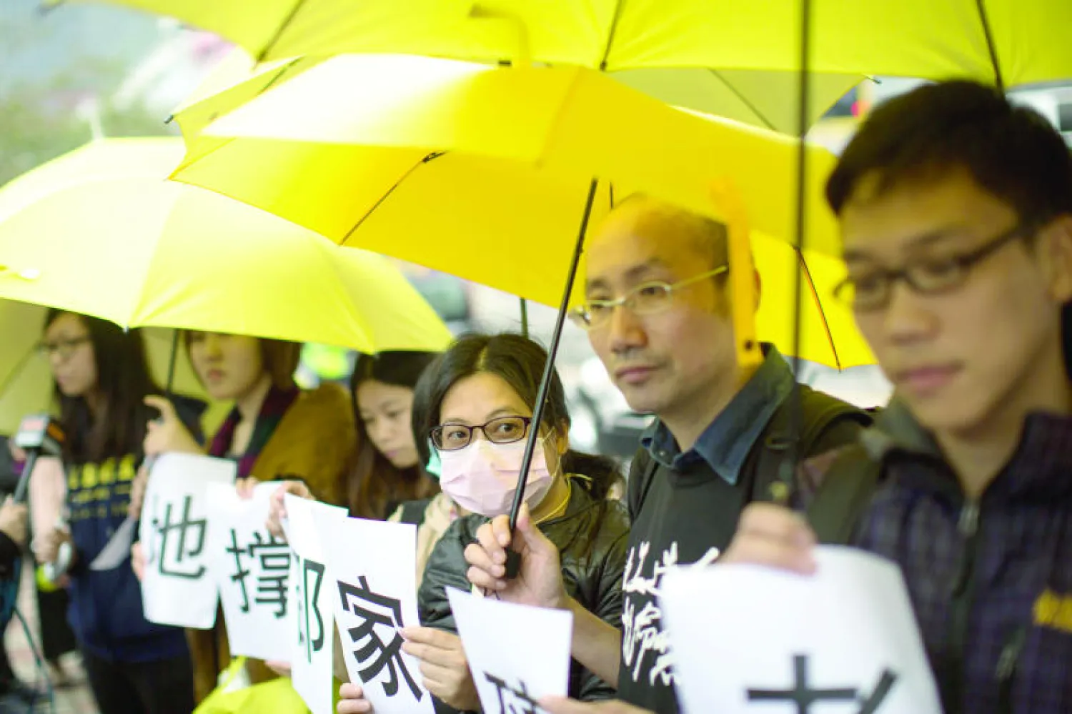 معارضو هونغ كونغ يتمسكون بمطالبهم بالديمقراطية