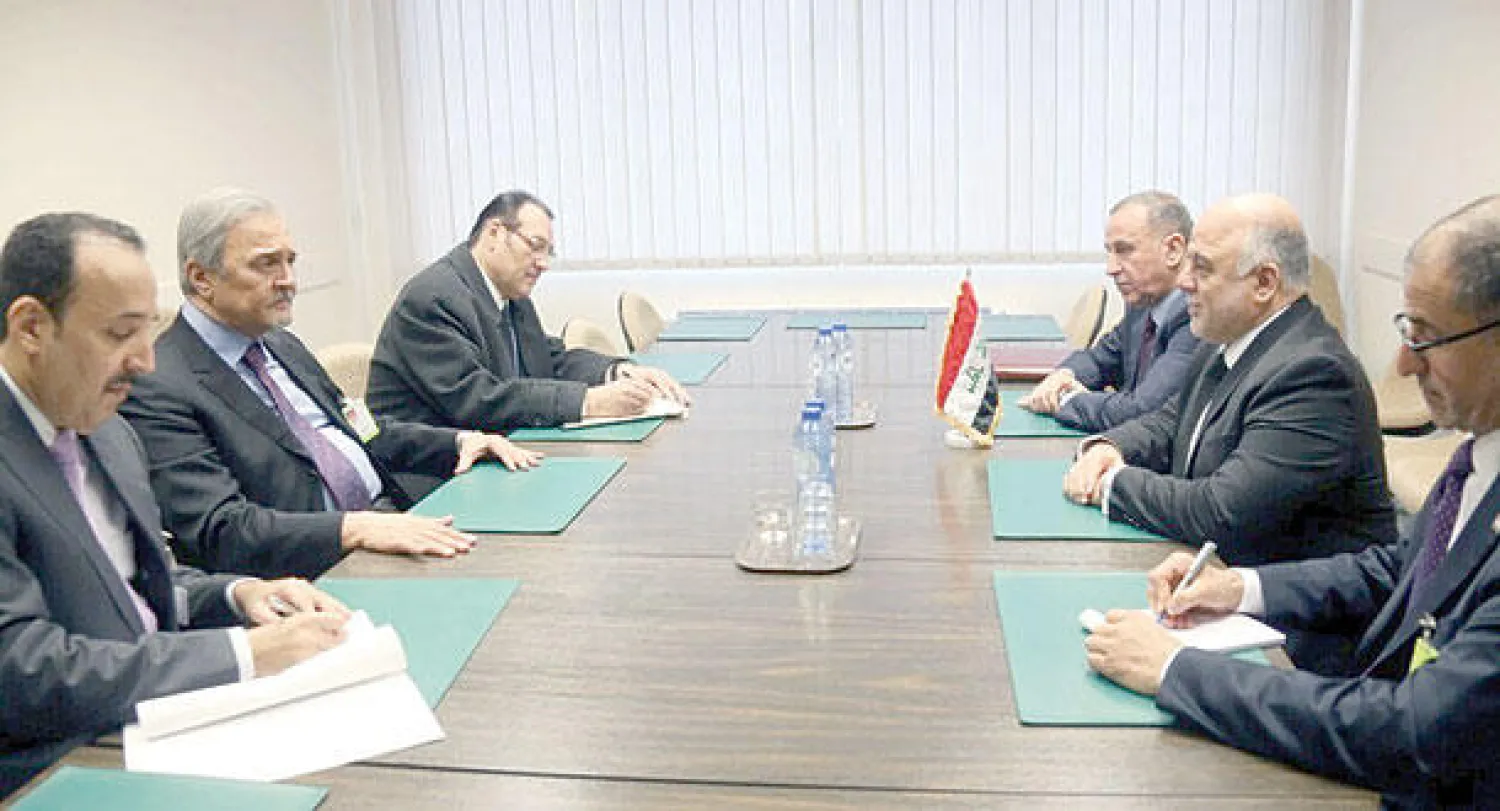 صورة من موقع رئاسة الوزراء العراقية لرئيس الوزراء حيدر العبادي لدى لقائه الأمير سعود الفيصل وزير الخارجية السعودي في بروكسل أمس