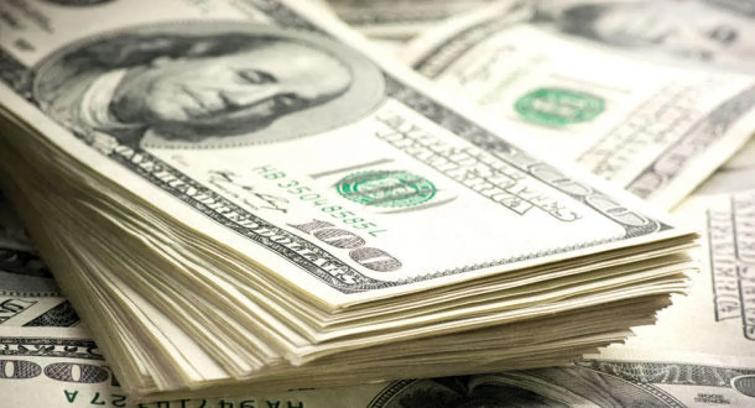 الدولار «القوي» يواصل رحلة صعوده للشهر الخامس.. وانخفاض عملات الدول المصدرة للنفط