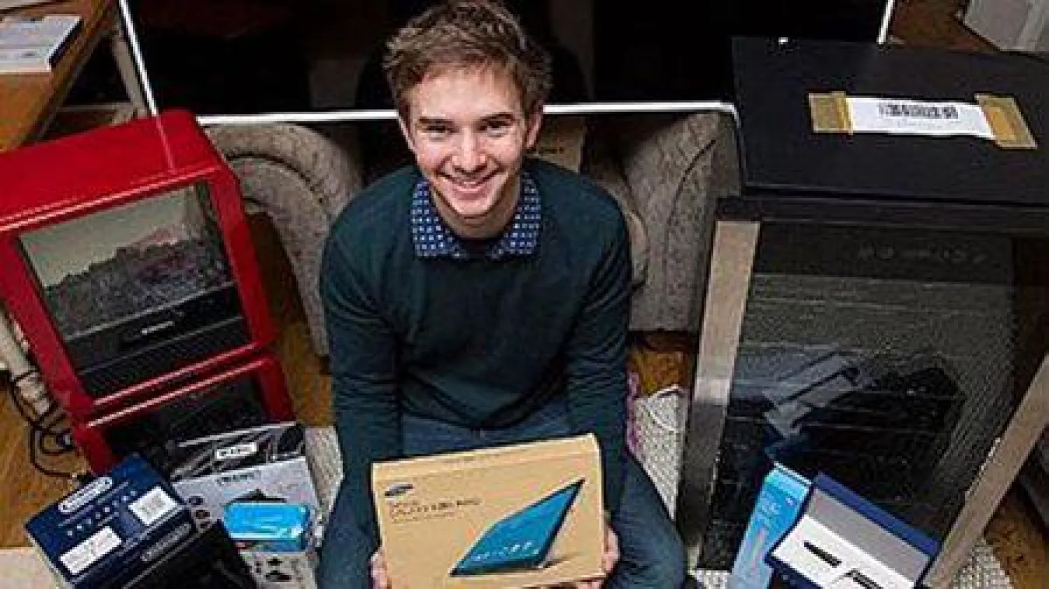 شاب يحصل على أجهزة بآلاف الدولارات بسبب خطأ لـ«أمازون»