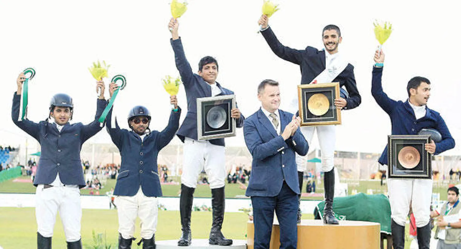 جانب من تتويج الفائزين في إحدى منافسات البطولة