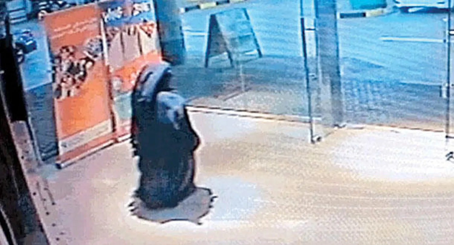 مقطع من الفيديو الذي بثته وزارة الداخلية الإماراتية