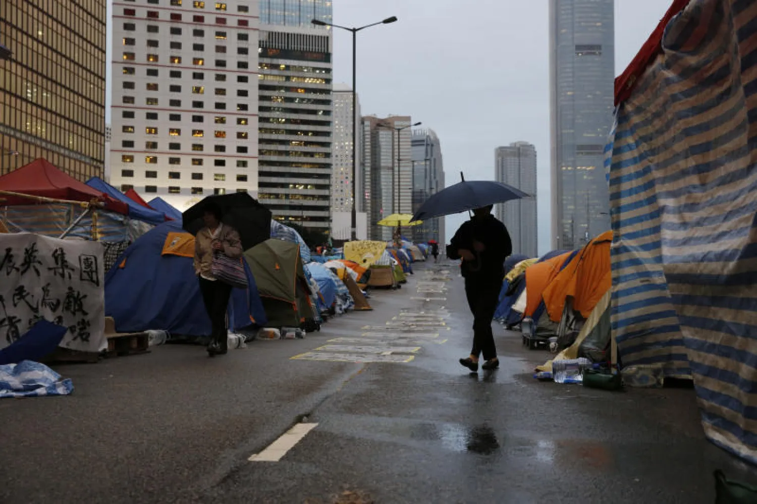 احتجاجات هونغ كونغ تقترب من نهايتها بعد شهرين