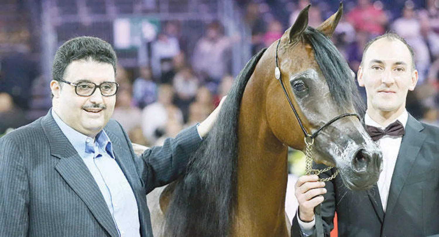 الأمير عبد العزيز بن أحمد خلال تتويج المهرة إسبرانرا في باريس