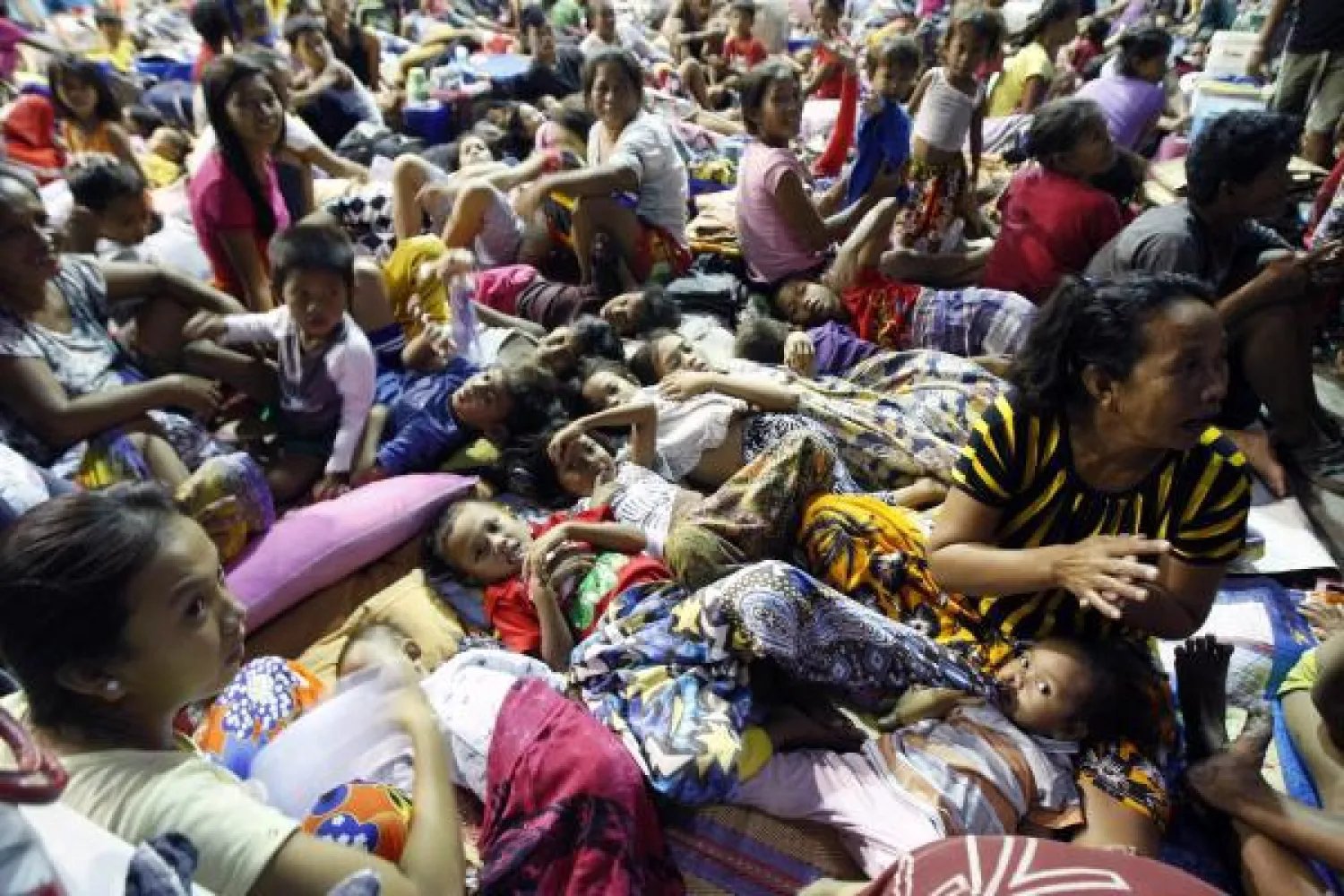 الفلبين تجلي نصف مليون شخص تخوفا من إعصار هاغوبيت