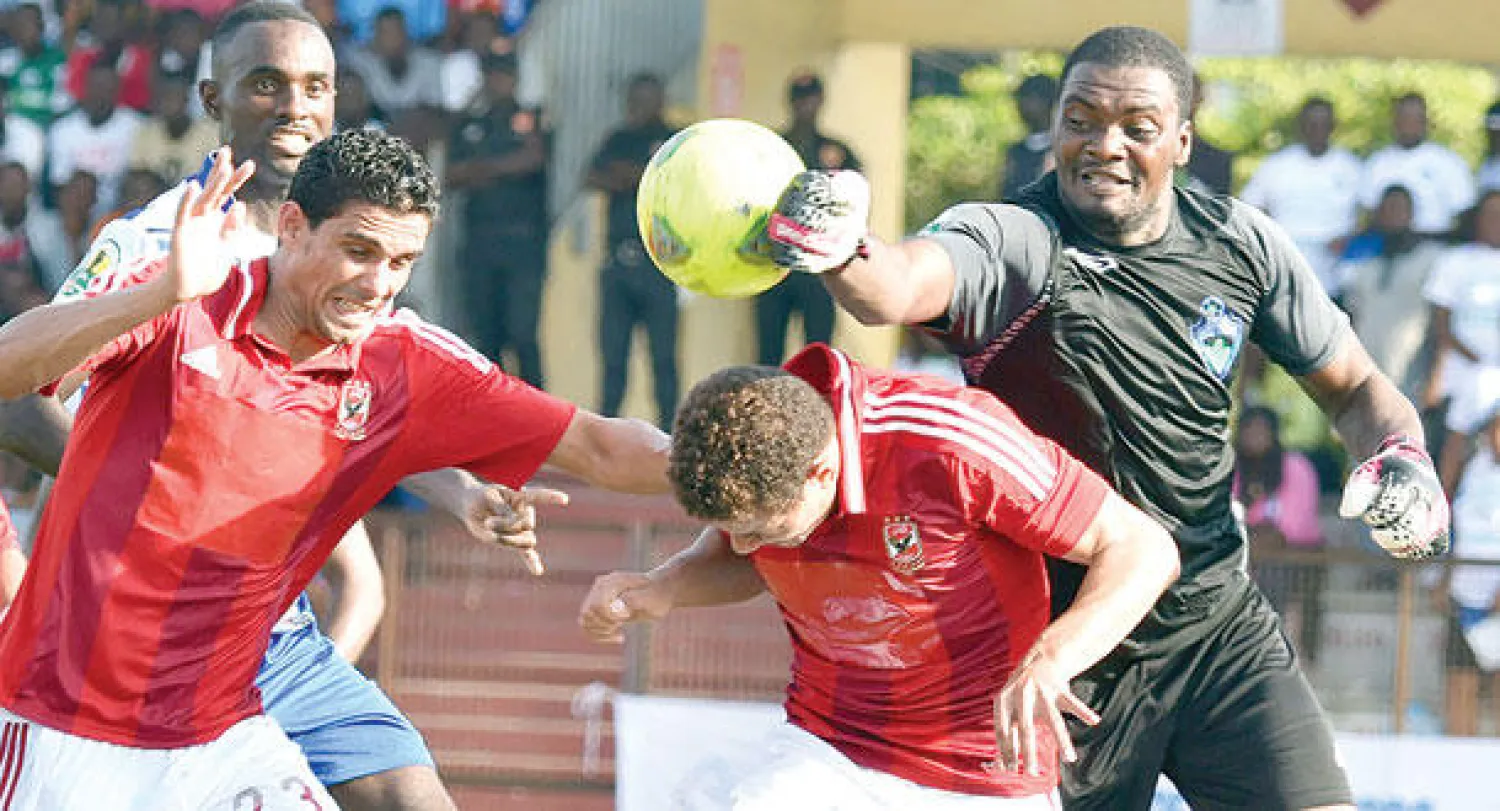 لقطة من لقاء الذهاب بين الأهلي المصري وسيوي سبور العاجي (أ.ف.ب)