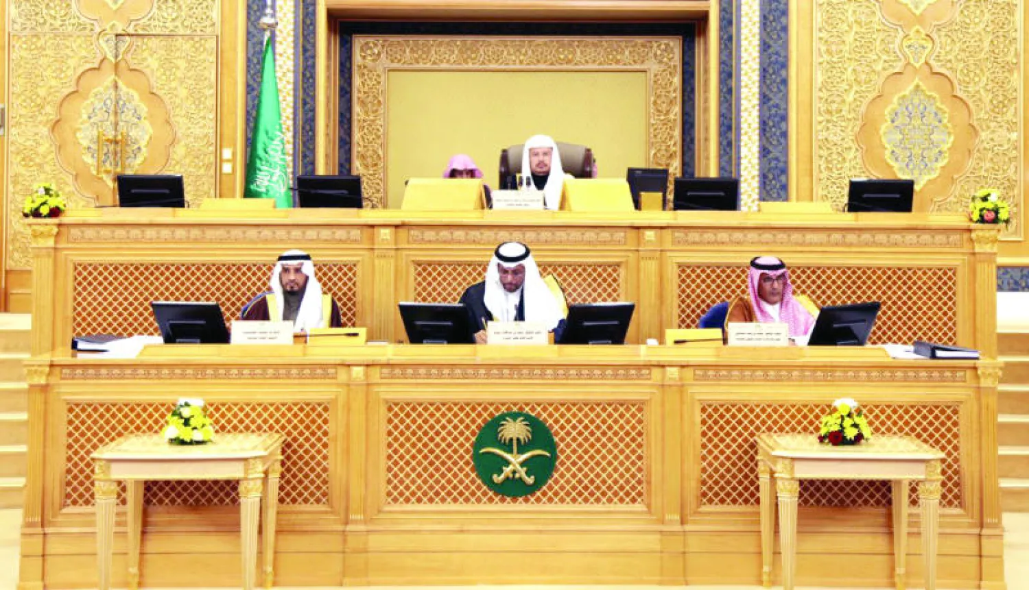 رئيس مجلس الشورى خلال ترؤسه جلسة المجلس اليوم