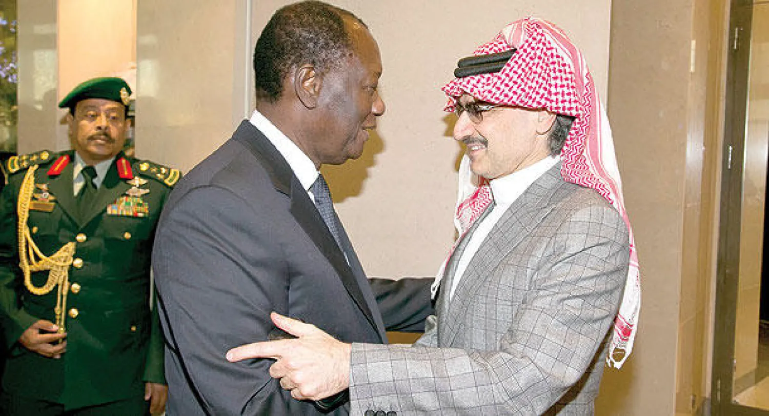 الأمير الوليد بن طلال خلال استقباله رئيس ساحل العاج  في برج المملكة بالرياض («الشرق الأوسط»)