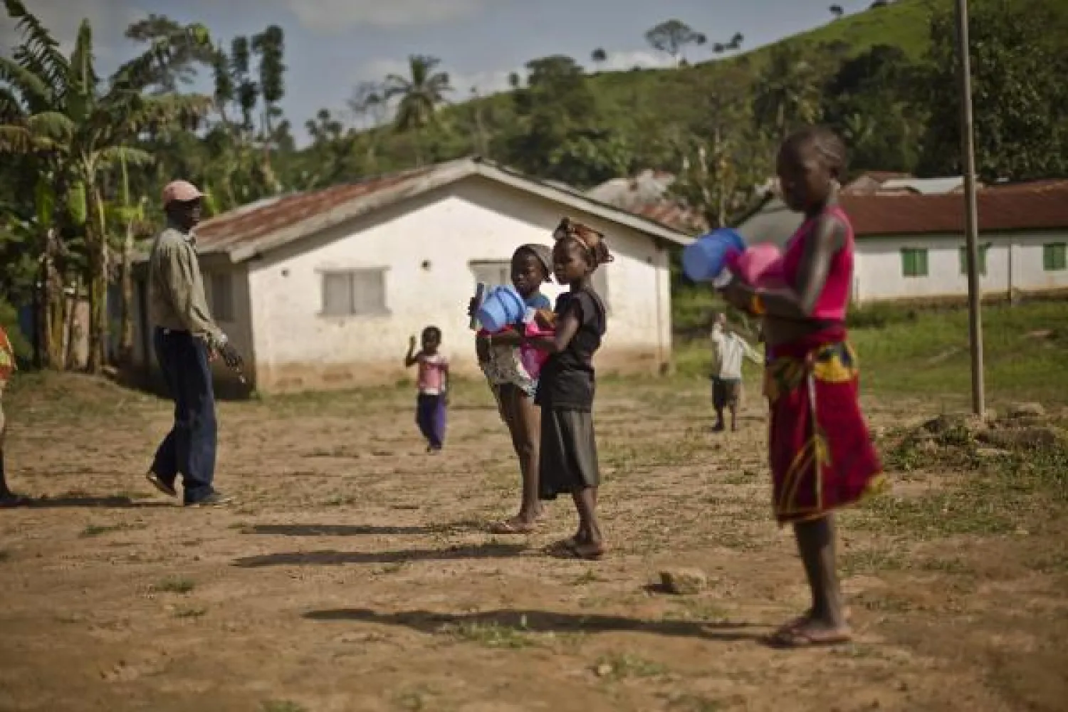 احتواء «إيبولا» بحاجة لتدريب ومساعدة آلاف الناجين