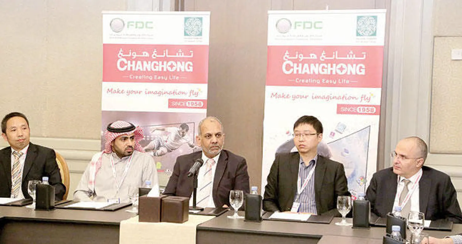 الرئيس الأفغاني أشرف غني يتحدث الى وسائل الاعلام حول تقرير مجلس الشيوخ الأميركي في كابل أمس (رويترز)