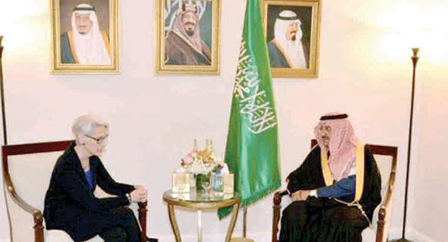 جانب من استقبال وزير الداخلية السعودي لدى استقباله ويندي شيرمان (واس)