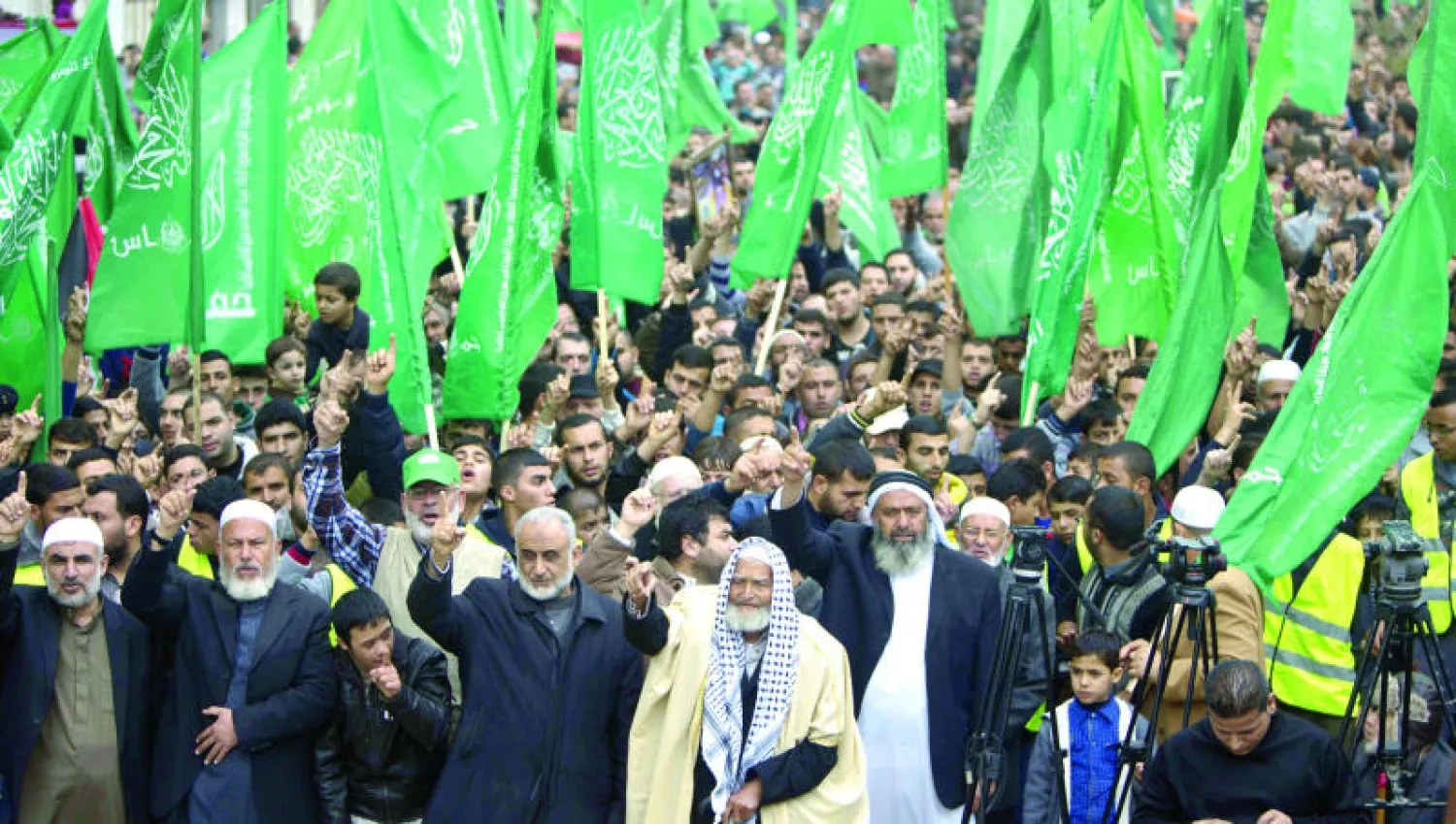 جانب من الاحتفالات التي نظمتها حركة حماس في قطاع غزة بمناسبة الذكرى الـ27 لانطلاقتها (أ.ف.ب)