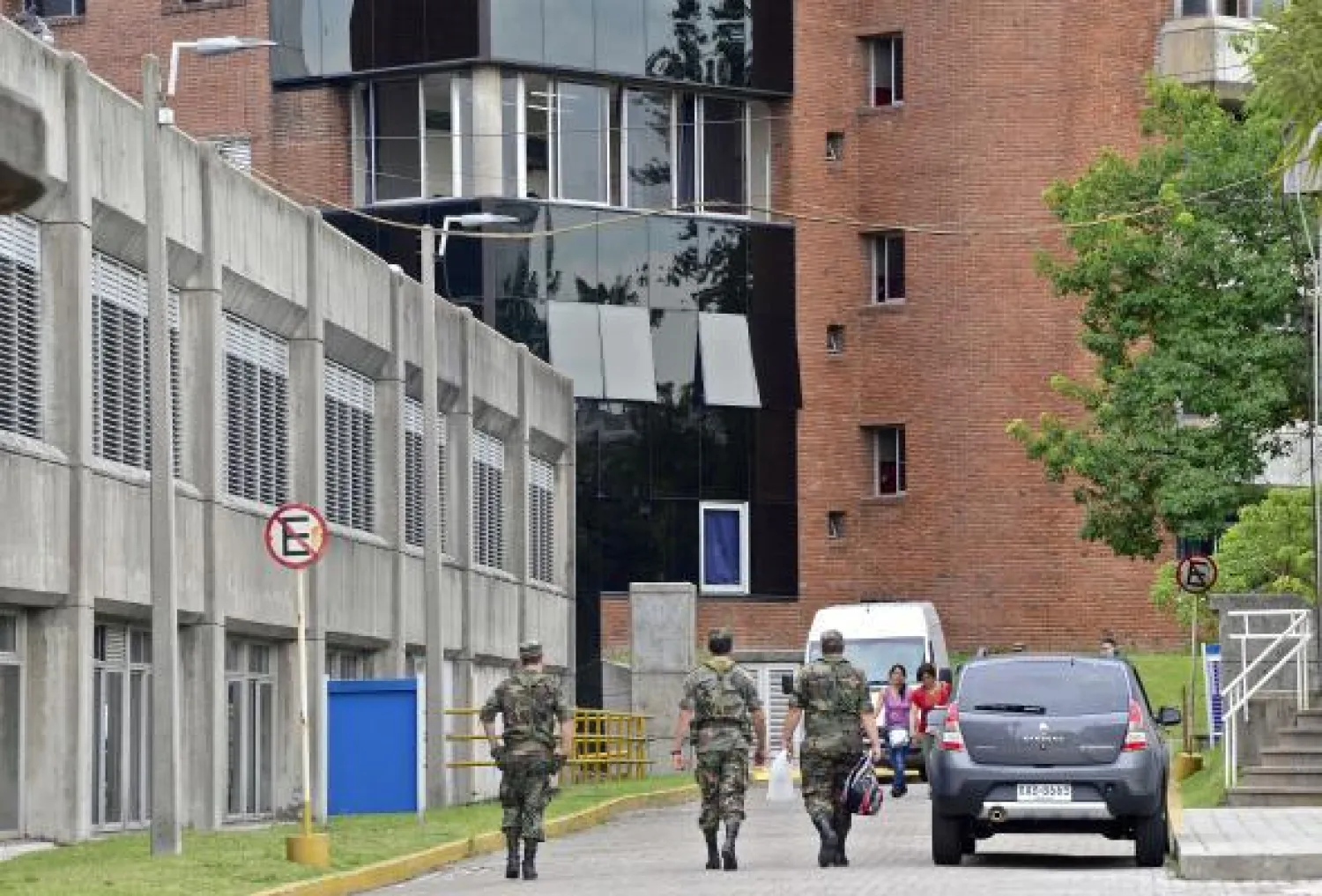 اعتداء على السفارة الإسرائيلية في أثينا والحكومة اليونانية تندد