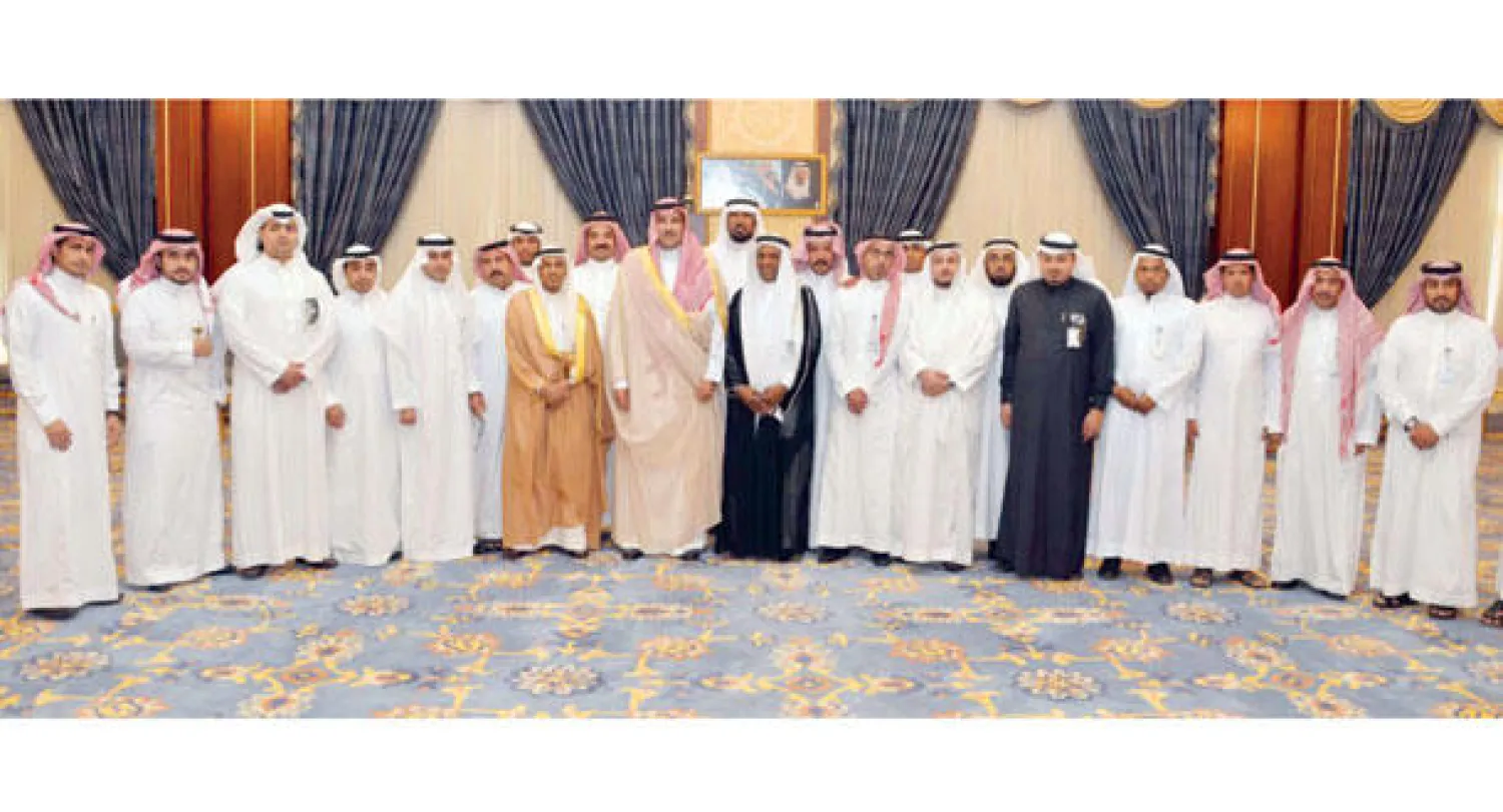 أمير منطقة المدينة المنورة لدى تكريمه فرع وزارة التجارة بالمنطقة (واس)