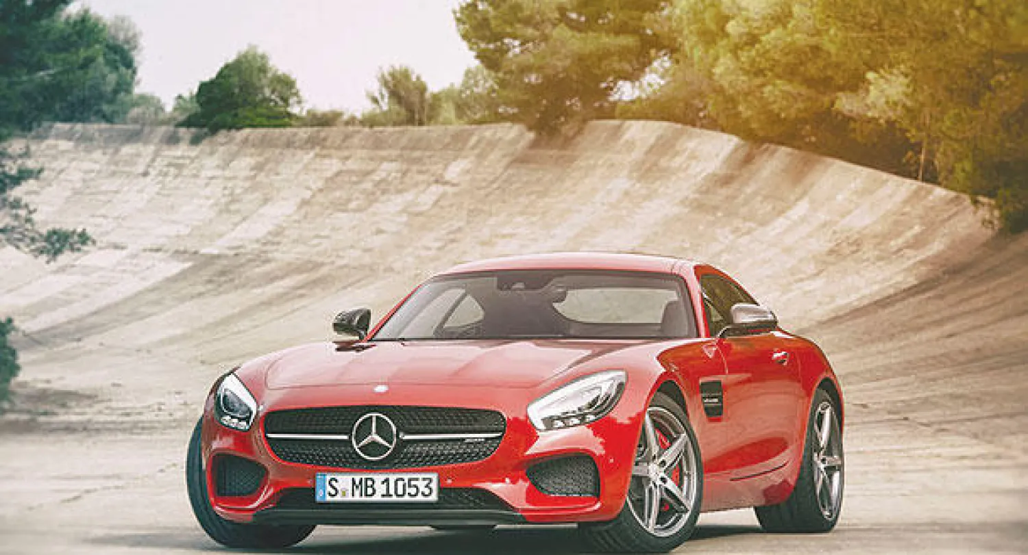 مرسيدس «إيه إم جي» على حلبة سباق «لاغونا سيكا»