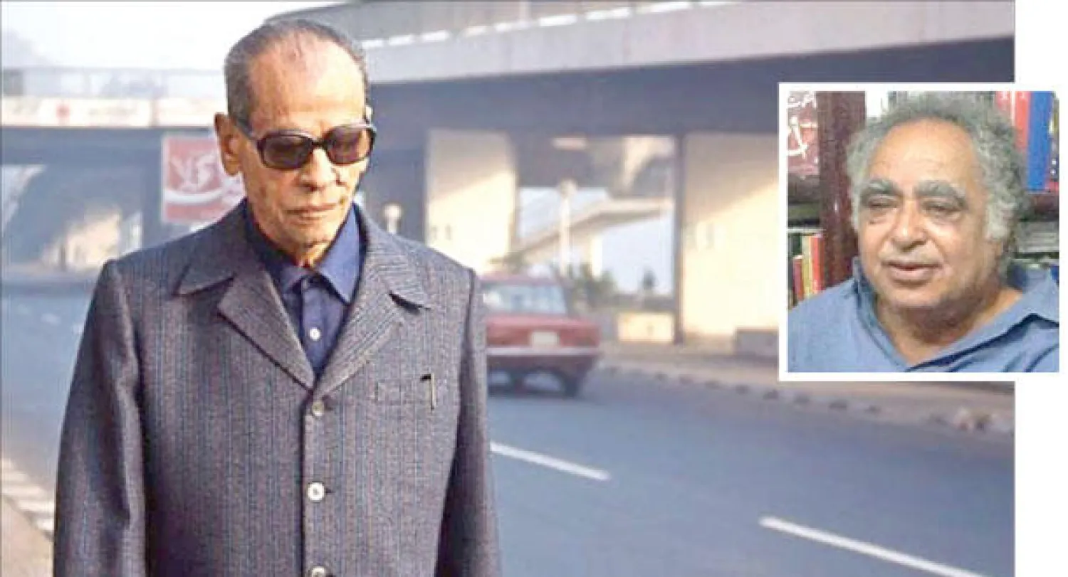 التمشي كان من طقوس نجيب محفوظ و في الاطار عبده جبير