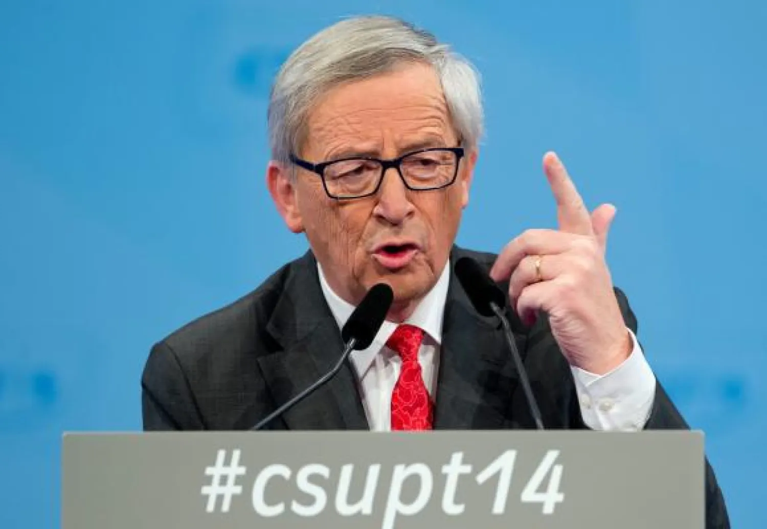 يونكر يحذر بريطانيا من التمييز ضد العمال الأجانب