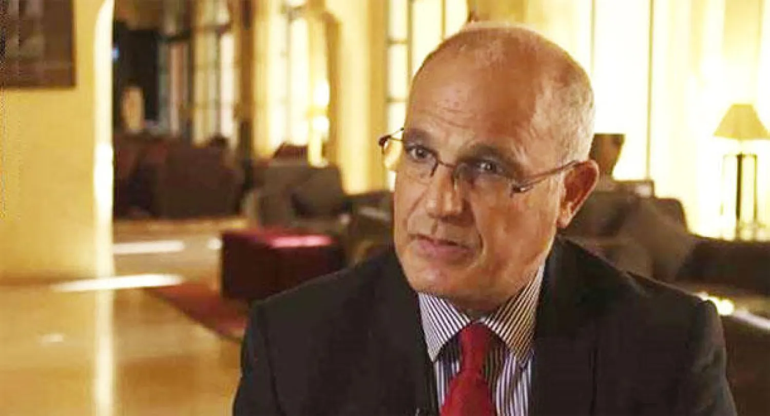 السفير البريطاني (في طرابلس) مايكل آرون.